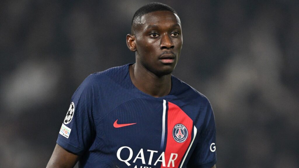 randal kolo muani psg 102023.jpg