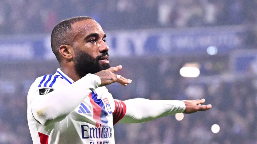 alexandre lacazette er steht seit 2022 bei olympique lyon unter vertrag.jpg