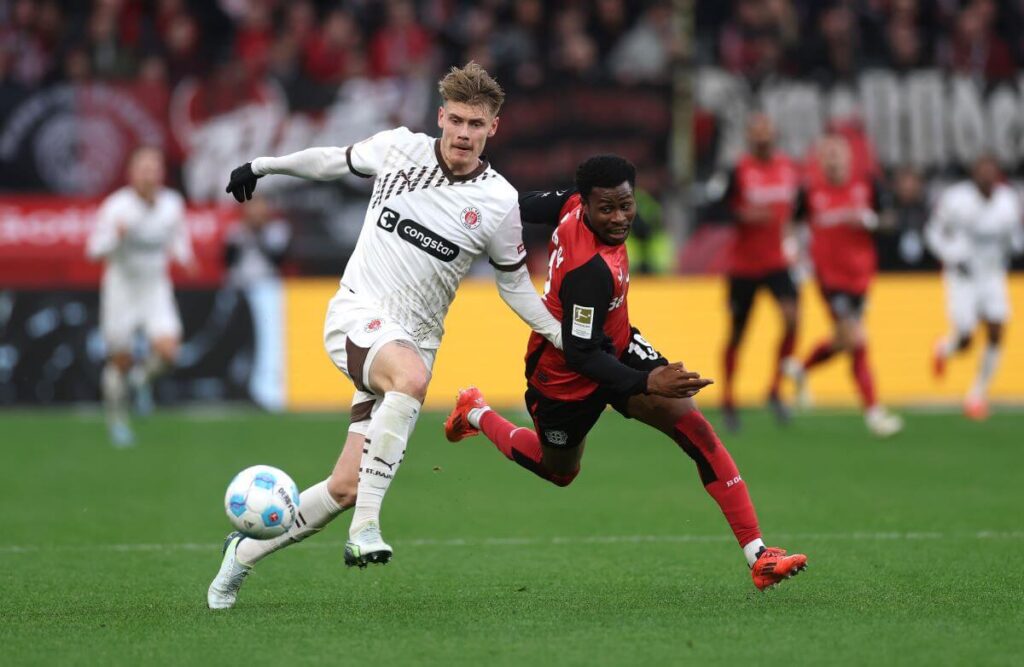 bayer 04 leverkusen v fc st pauli 1910 bundesliga1.jpg