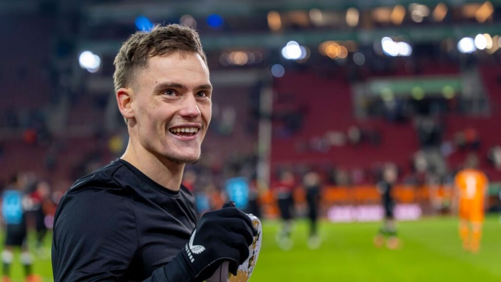 florian wirtz er ist seit 2020 profi von bayer leverkusen.jpg