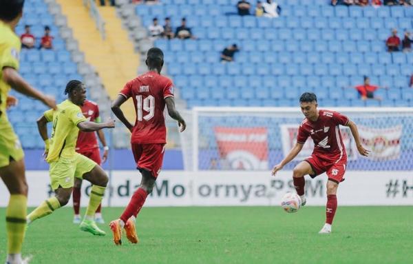 psm makassar menang comeback 3 2 kontra barito put.jpg