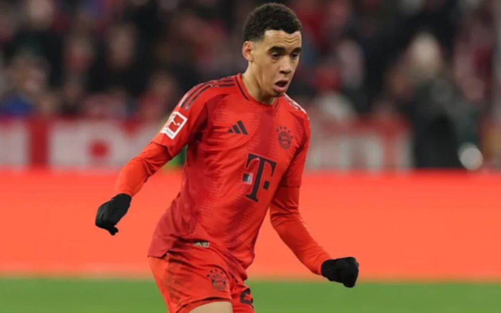 jamal musiala dalam sebuah laga yang dilakoni bayern munchen.jpg