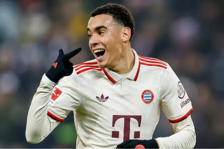 jamal musiala penyerang muda bayern munchen yang dikabarkan tetap bertahan di sana meskipun ada tawa.webp