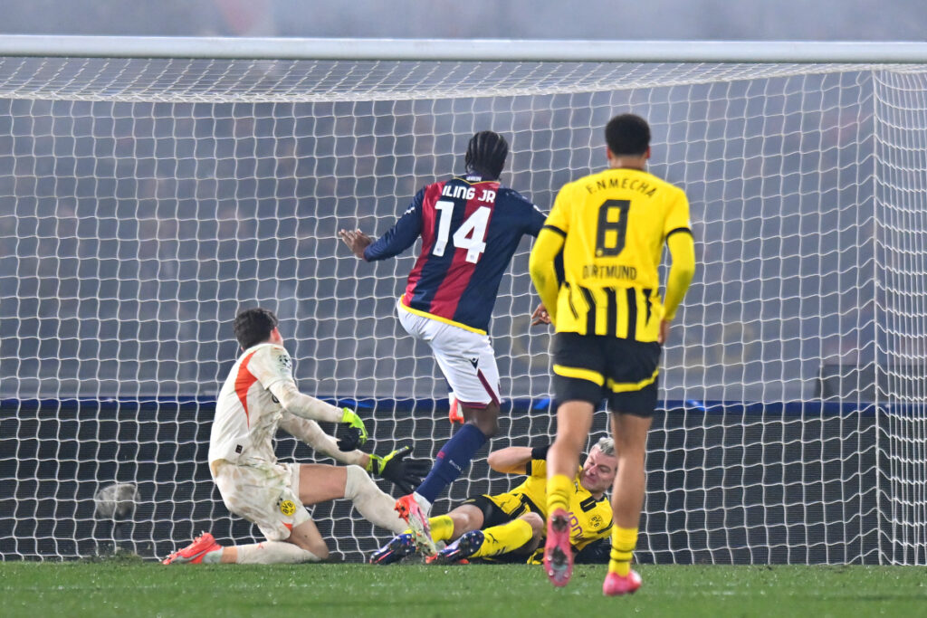 samuel iling junior bologna borussia dortmund goal.jpg